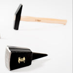 Vyklepávacia kovadlina na kosu českej výroby, plochá, štvorhranná 37 x 37 mm.
ONKOVADSTZBIR